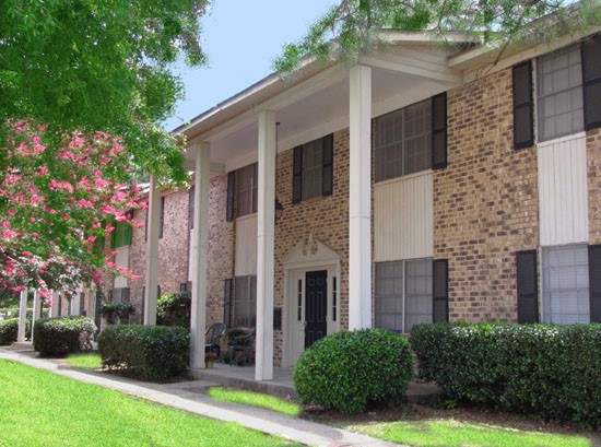 Colonial Plaza Apartments